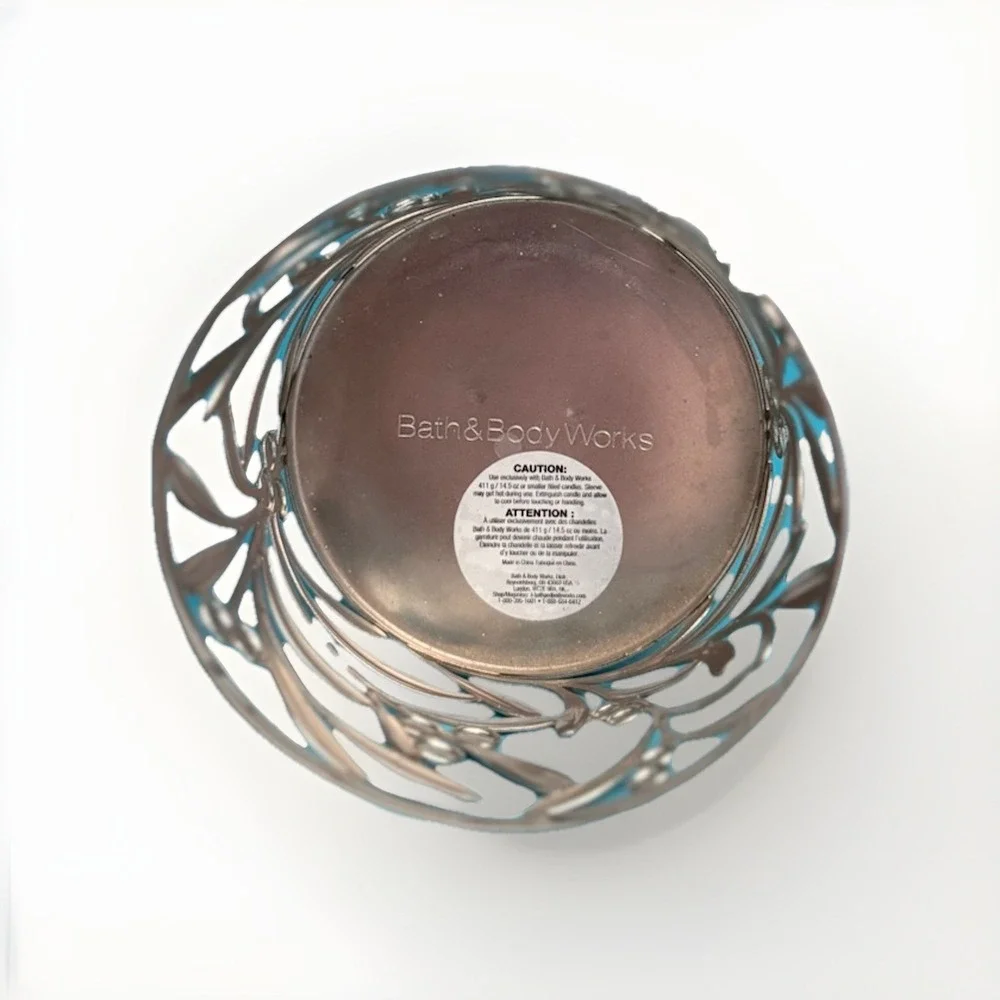 Bath & Body Work 3-Wick Candle Holder‎ Candle Pedestal Winter Leaves & Berries - Picture 3 of 3